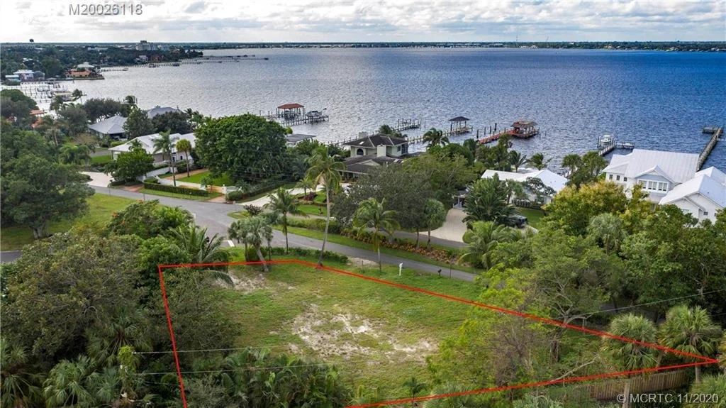 Photo of 1438 SE Riverside Drive