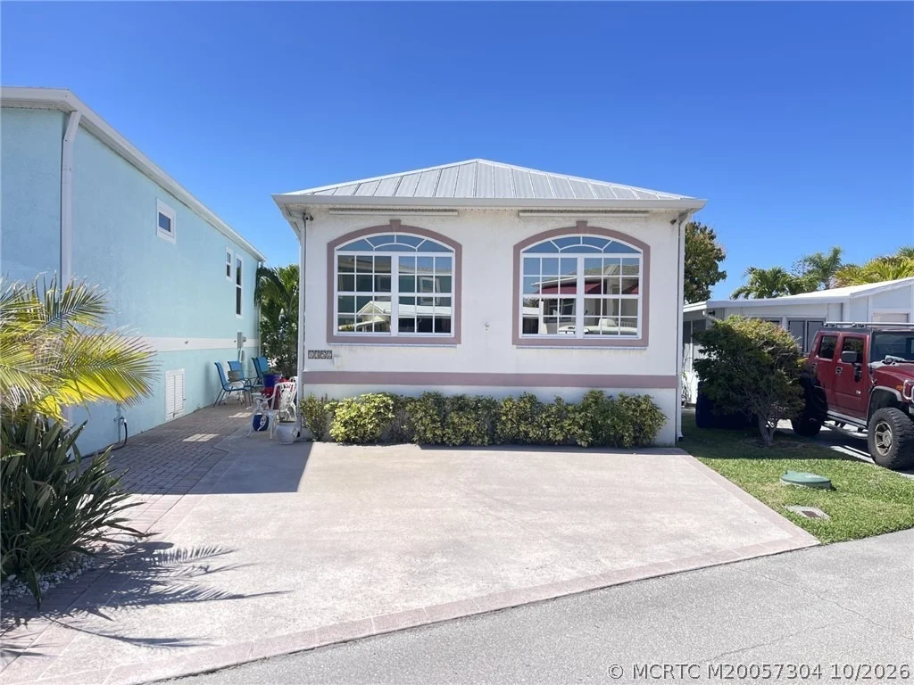 Photo of 1352 Nettles Boulevard