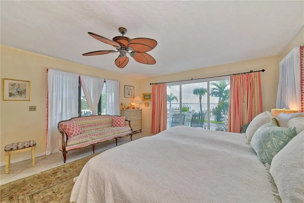 Photo of 611 NW Sunset Drive