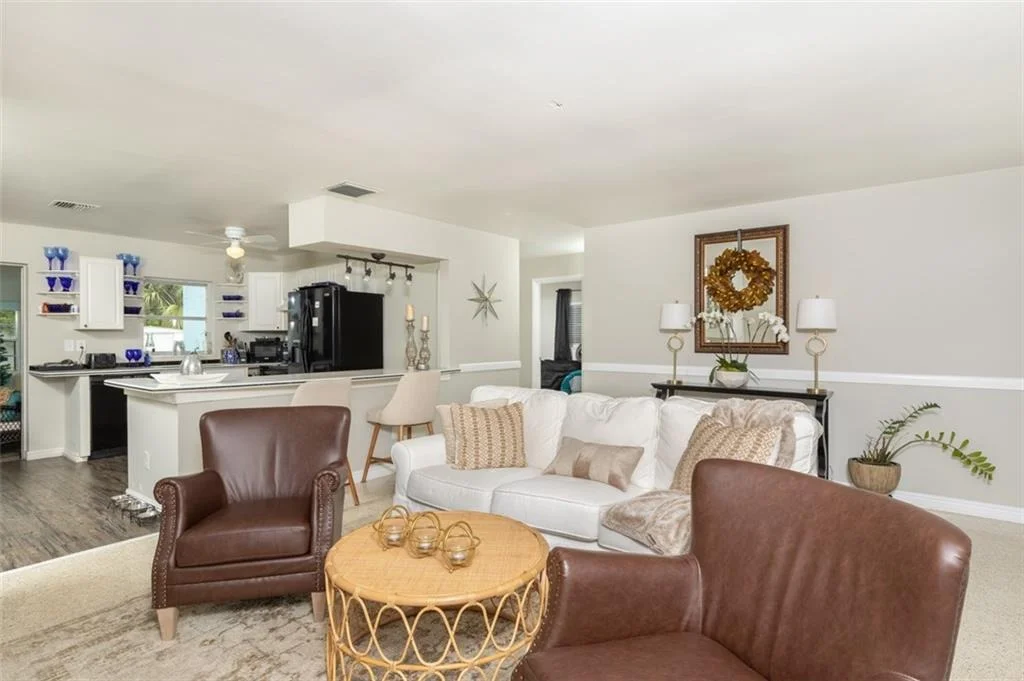 Photo of 2389 NW Sunset Boulevard