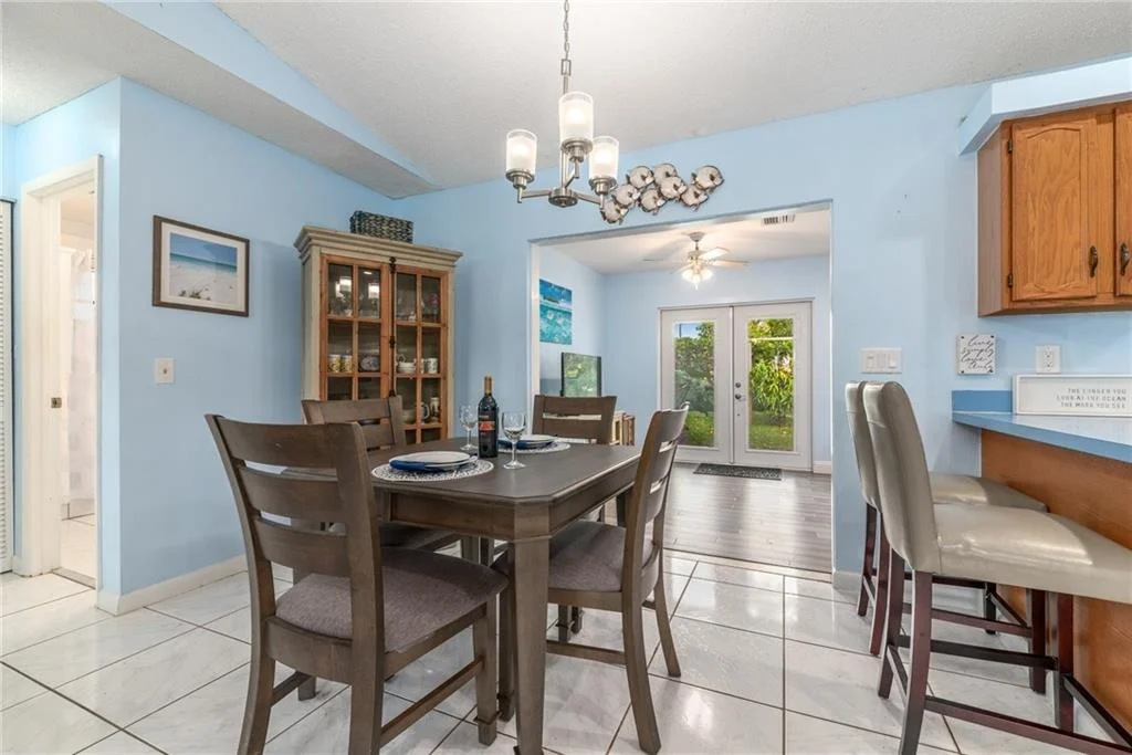 Photo of 710 SE Hibiscus Avenue