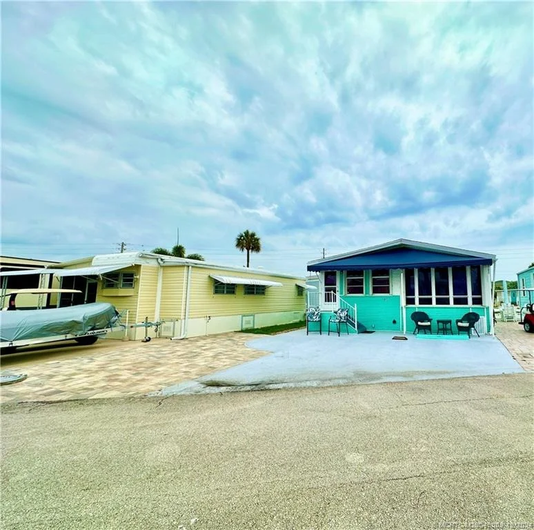 Photo of 855 Nettles Boulevard