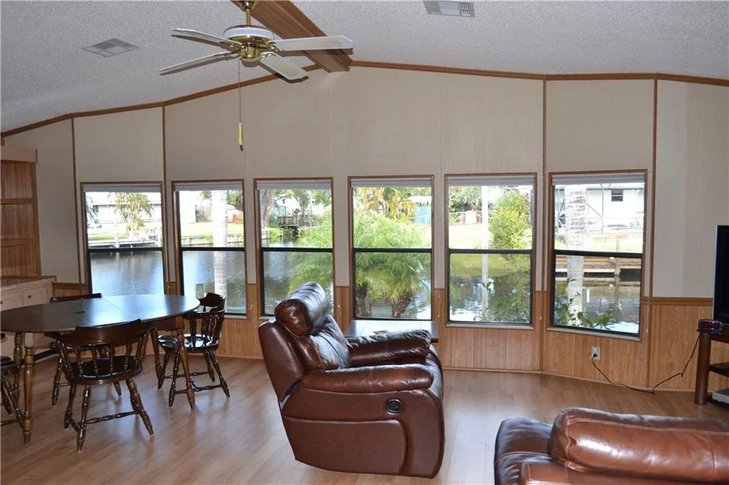 Photo of 191 SE Paradise Place