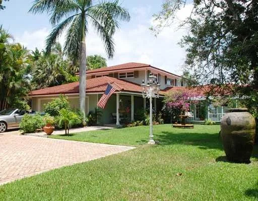 Photo of 1003 SE RIVERSIDE Drive