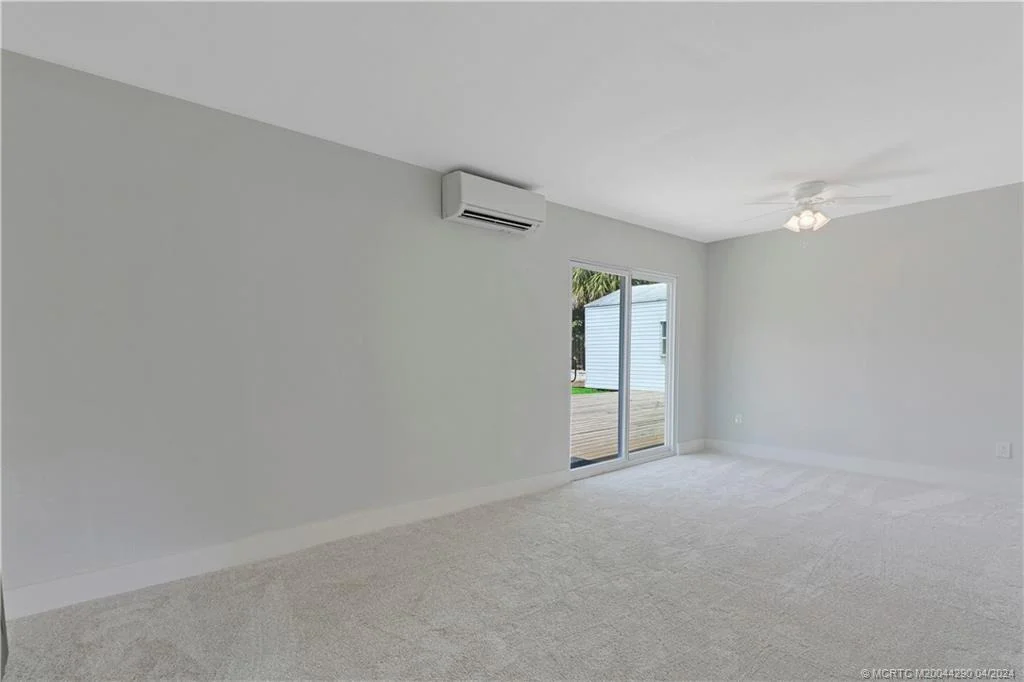 Photo of 327 SW Dyer Drive