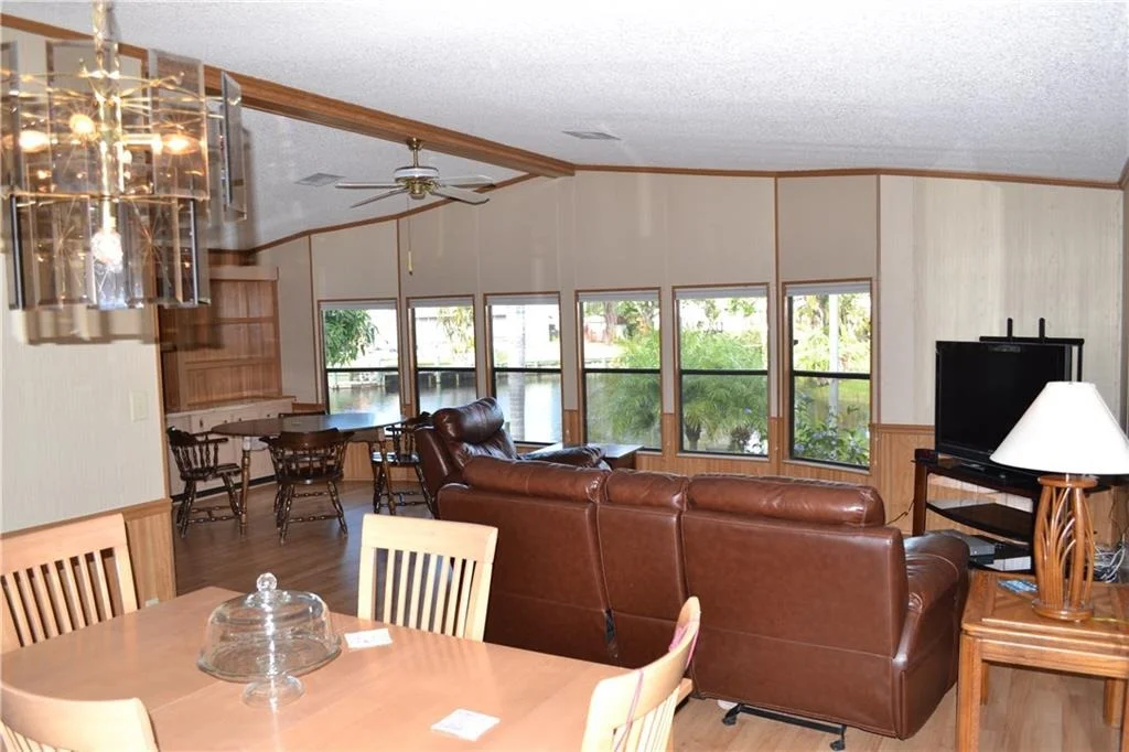 Photo of 191 SE Paradise Place