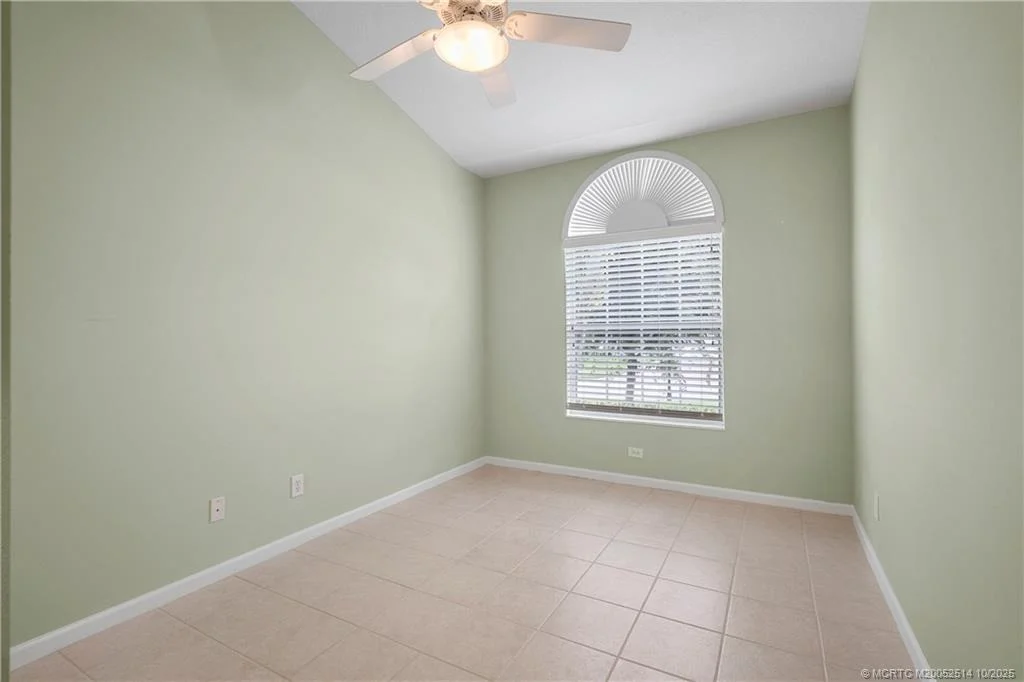 Photo of 620 NW Red Pine Way