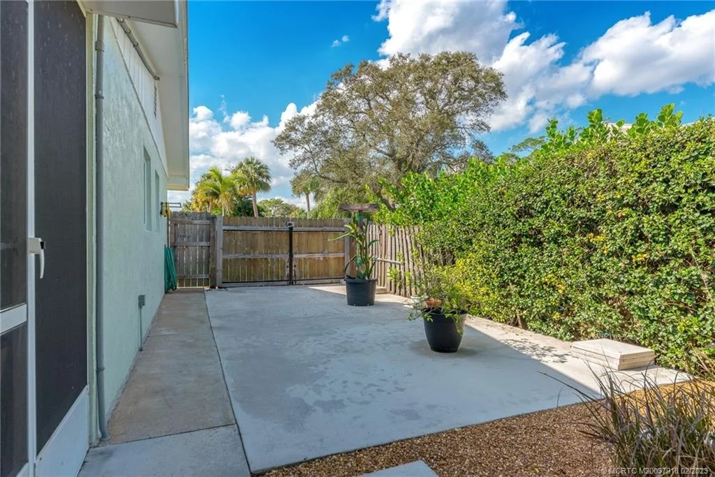 Photo of 325 SE Oriole Avenue