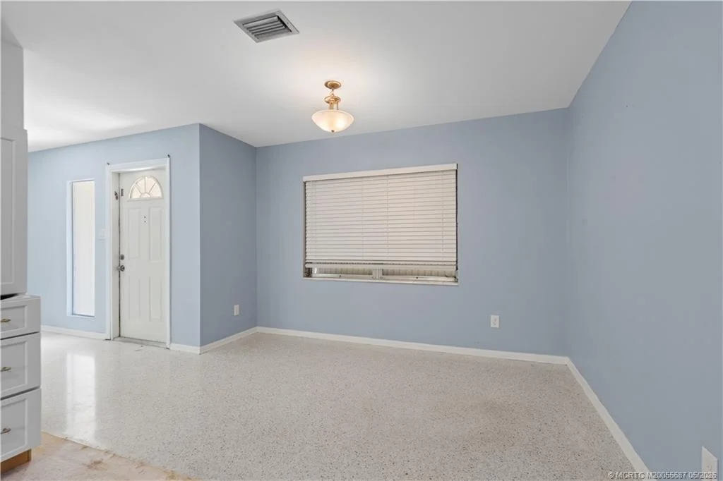 Photo of 391 SE Edgewood Drive