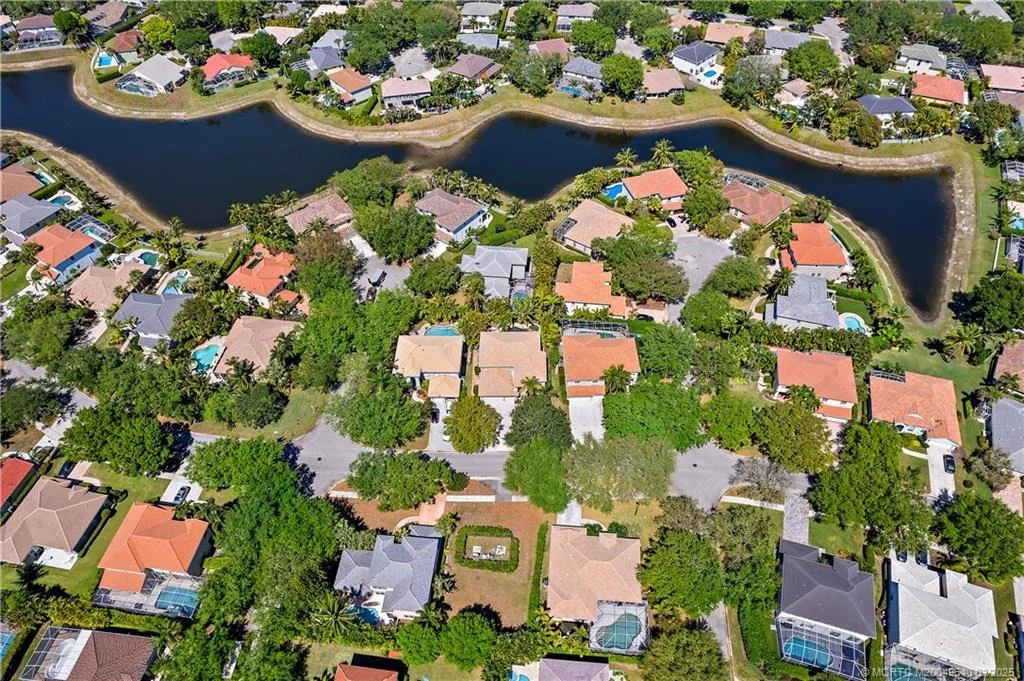 Photo of 1100 Lakeshore Drive