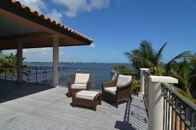 Photo of 931 SE Riverside Drive