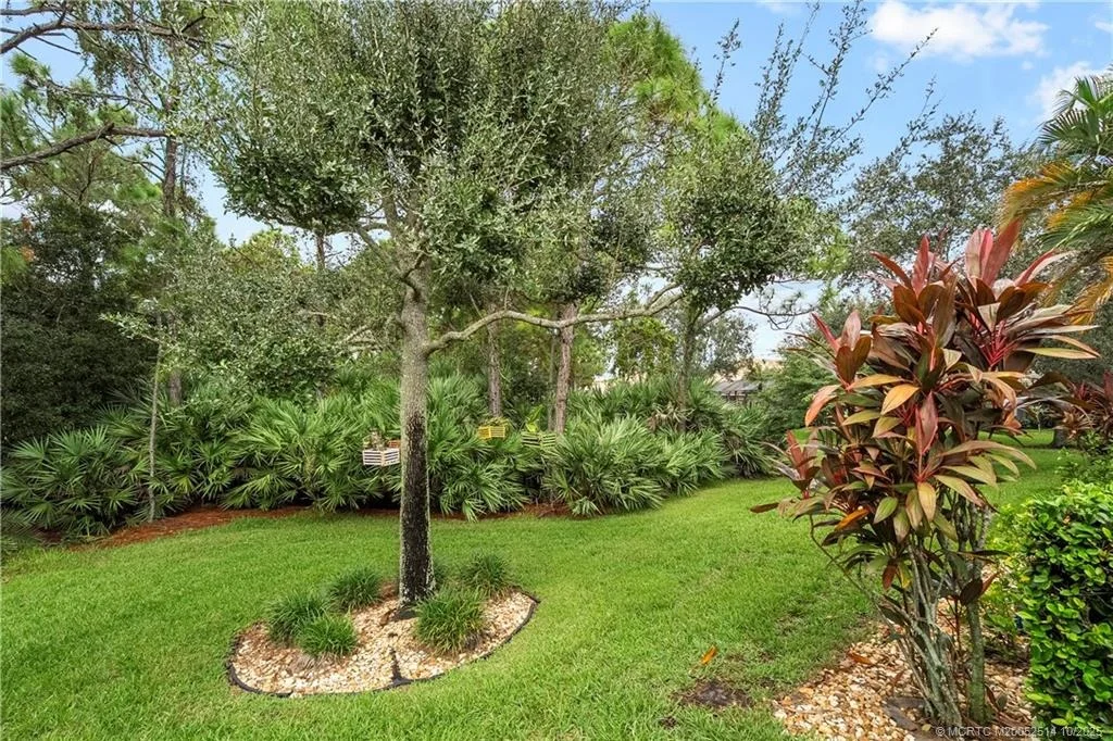 Photo of 620 NW Red Pine Way