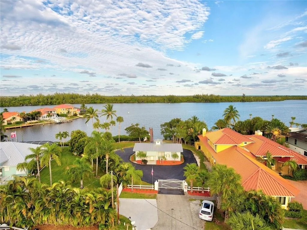 Photo of 5124 SE Horseshoe Point Road