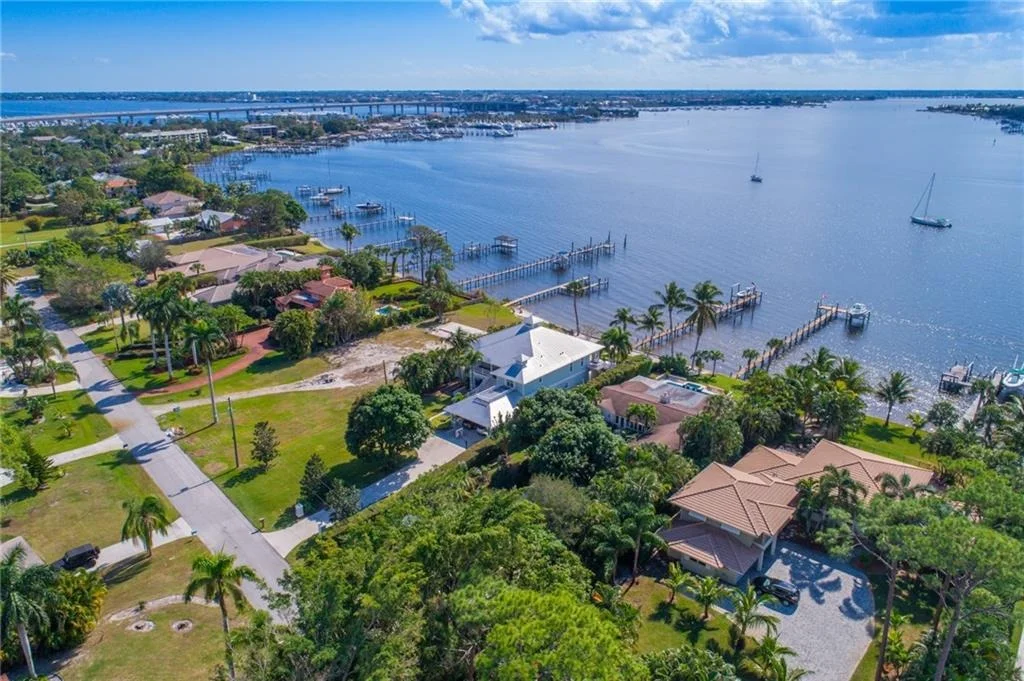 Photo of 611 NW Sunset Drive