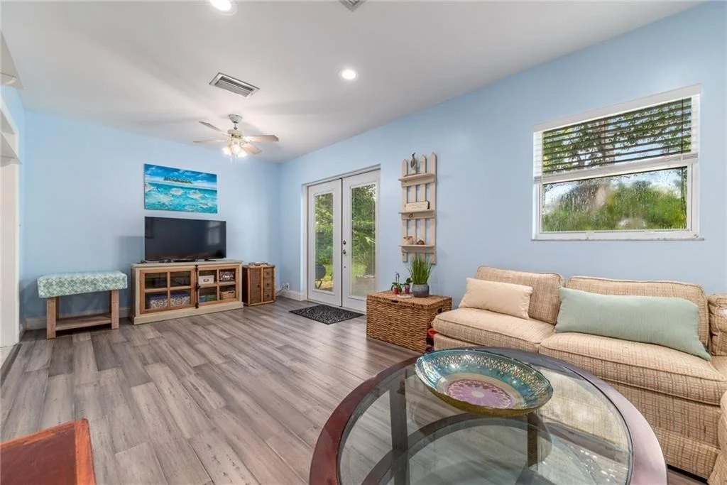 Photo of 710 SE Hibiscus Avenue