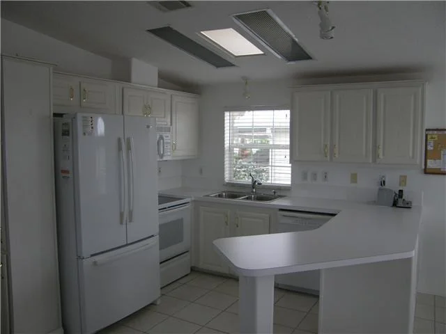 Photo of 567 Nettles Boulevard