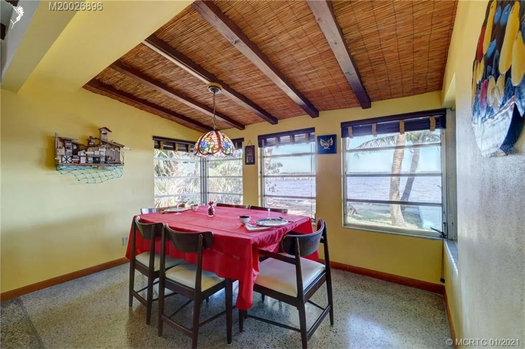 Photo of 2425 NE Gardner Terrace