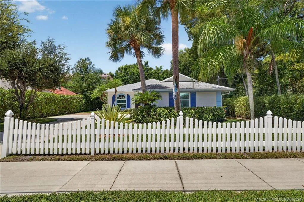 Photo of 974 SE Saint Lucie Boulevard