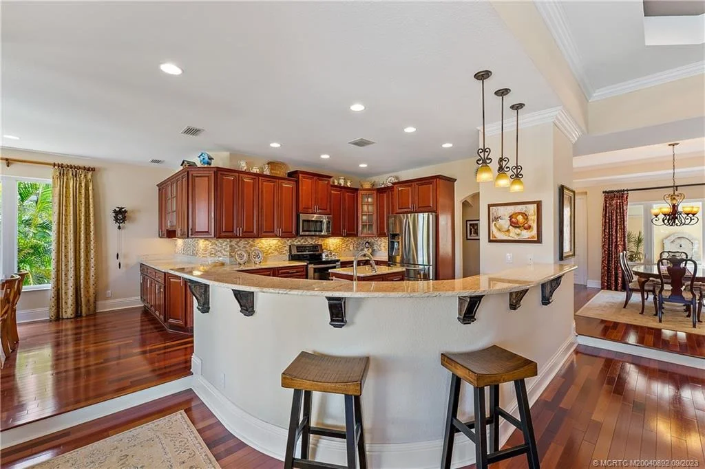 Photo of 587 SW Lost River Road