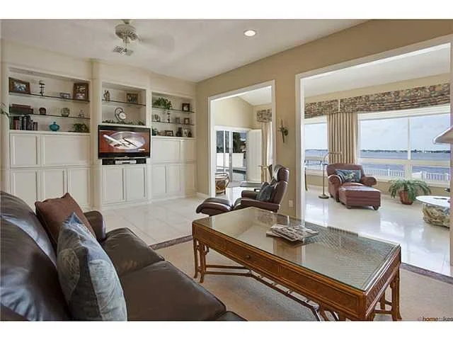 Photo of 250 SE Cardinal Way