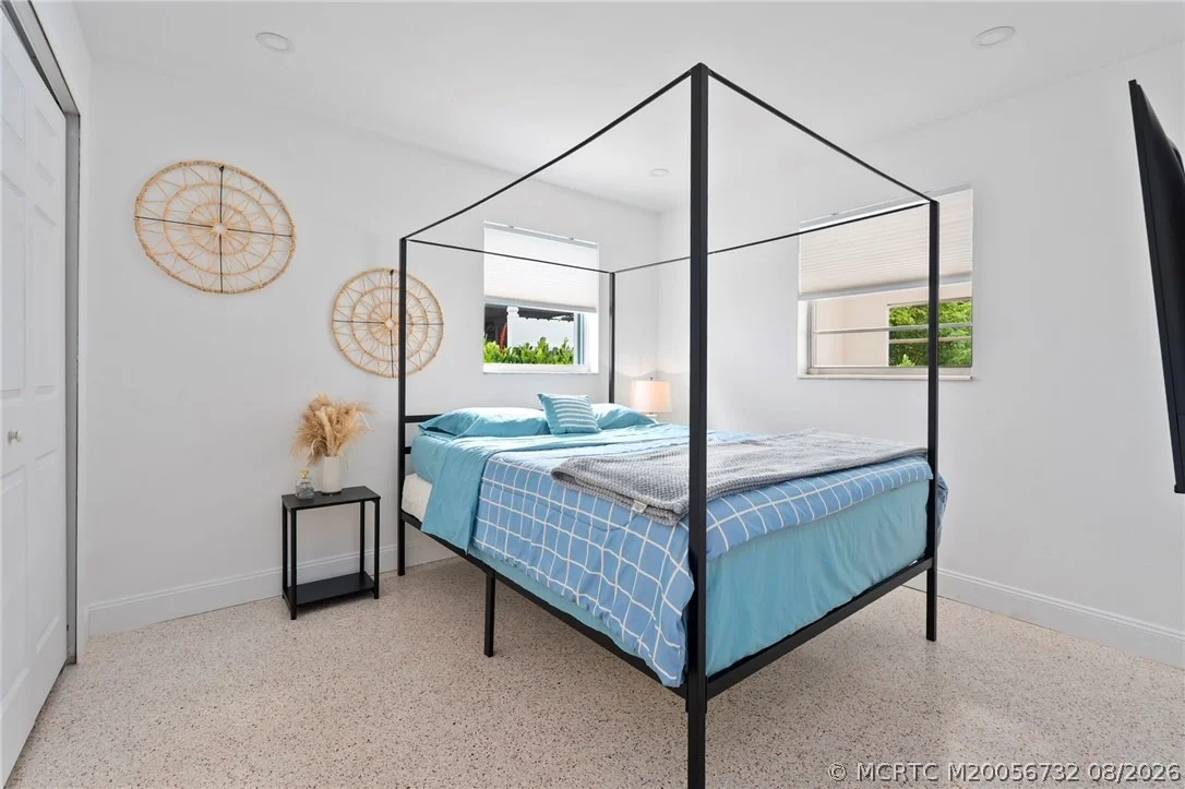 Photo of 30 SW Hideaway Place