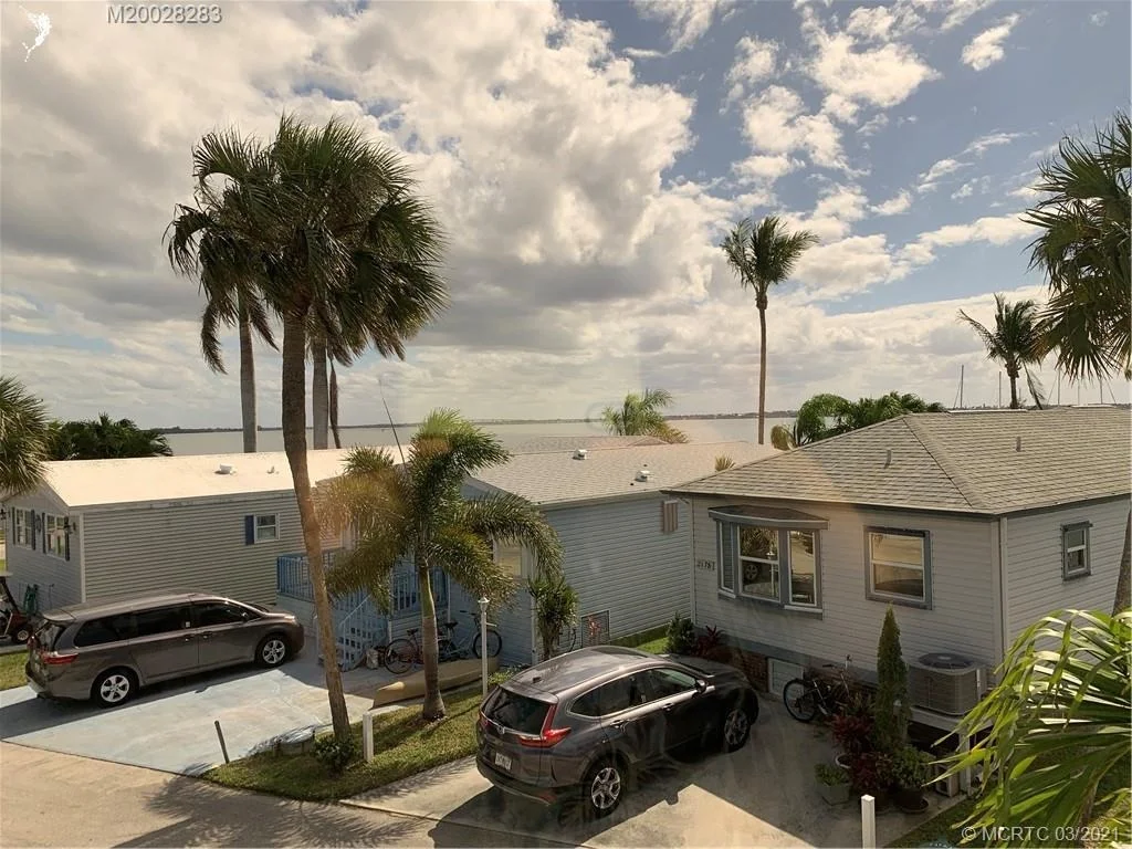 Photo of 2175 Nettles Boulevard Boulevard