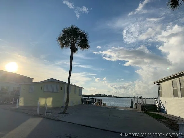 Photo of 1253 Nettles Boulevard