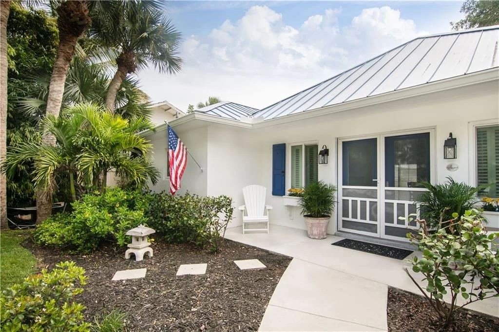 Photo of 309 SE Pelican Drive