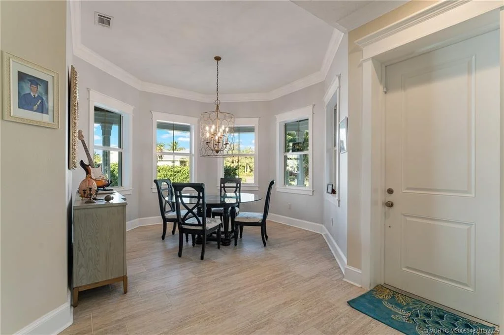 Photo of 1002 SE Riverside Drive