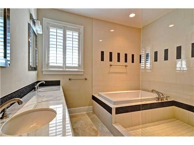 Photo of 1455 SE RIVERSIDE Drive