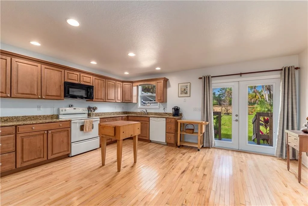 Photo of 826 SW Rustic Circle