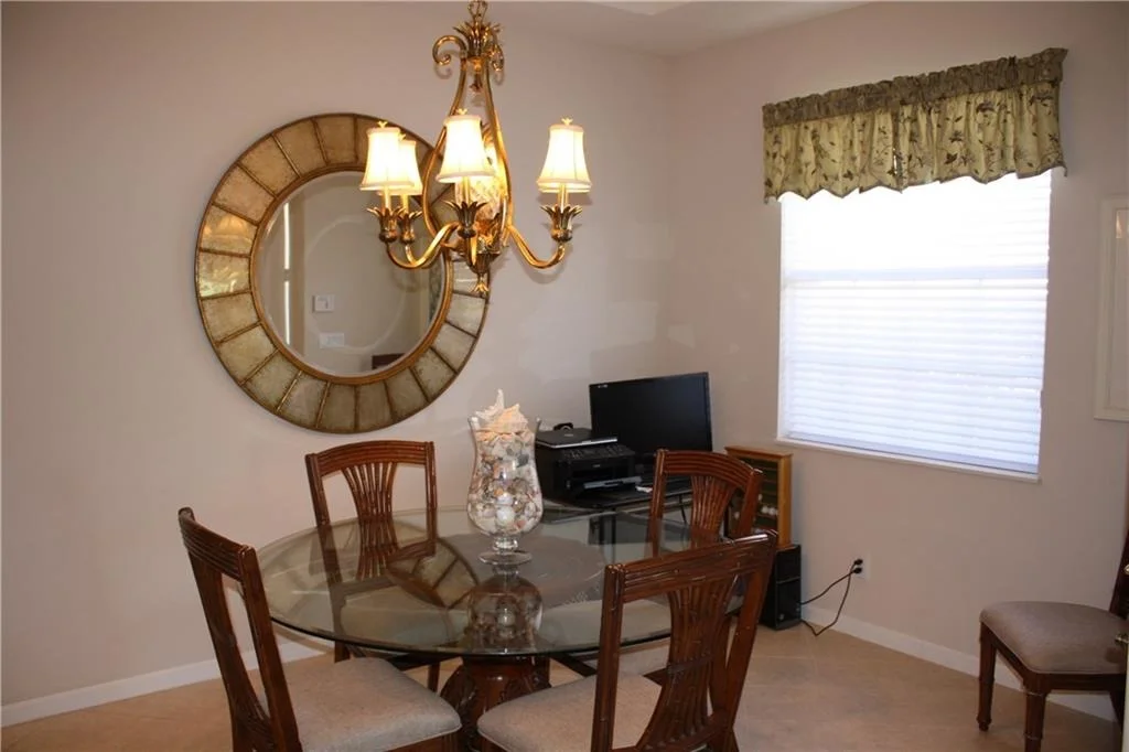 Photo of 611 NW Red Pine Way