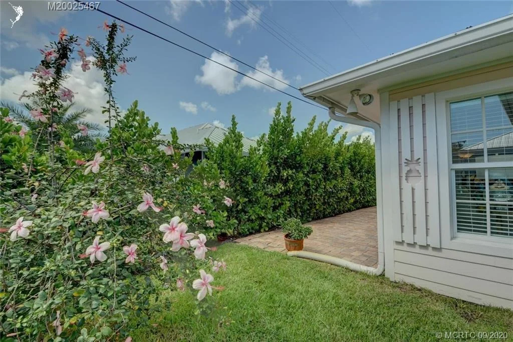Photo of 904 SE Riverside Drive