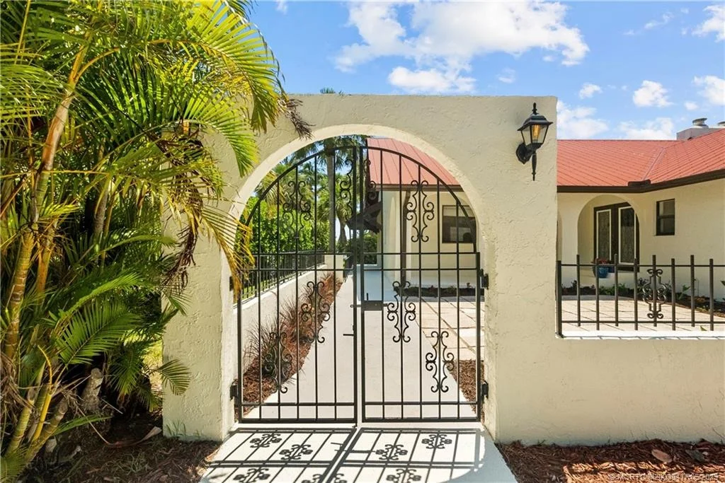 Photo of 104 N Sewalls Point Road