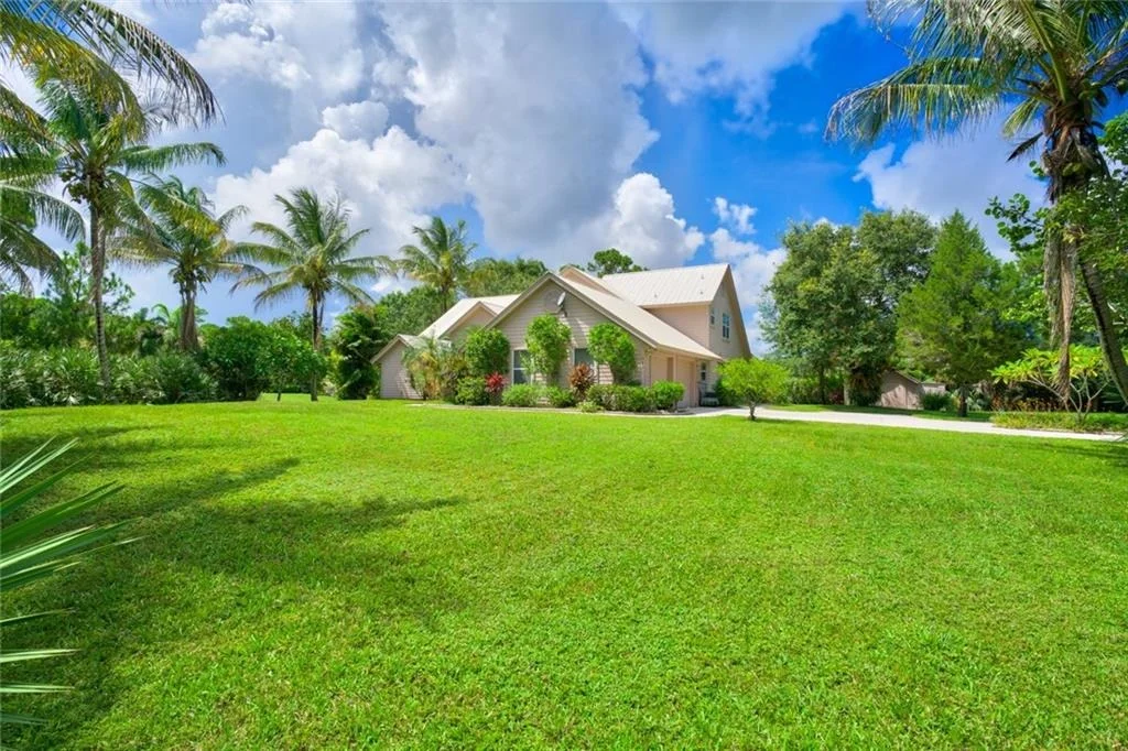 Photo of 143 SW Thrasher Way