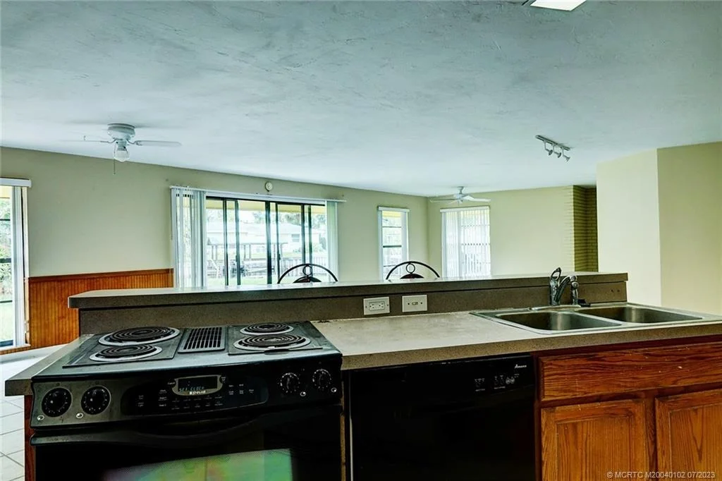 Photo of 700 SW Tanglewood Trail