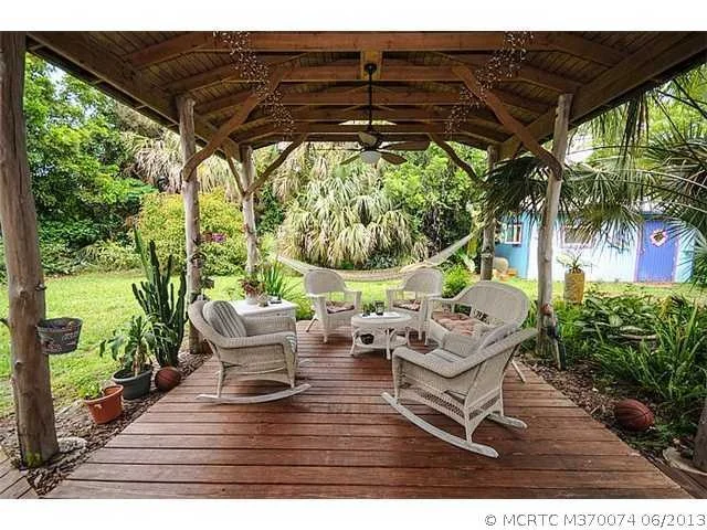 Photo of 803 SE Dolphin Drive