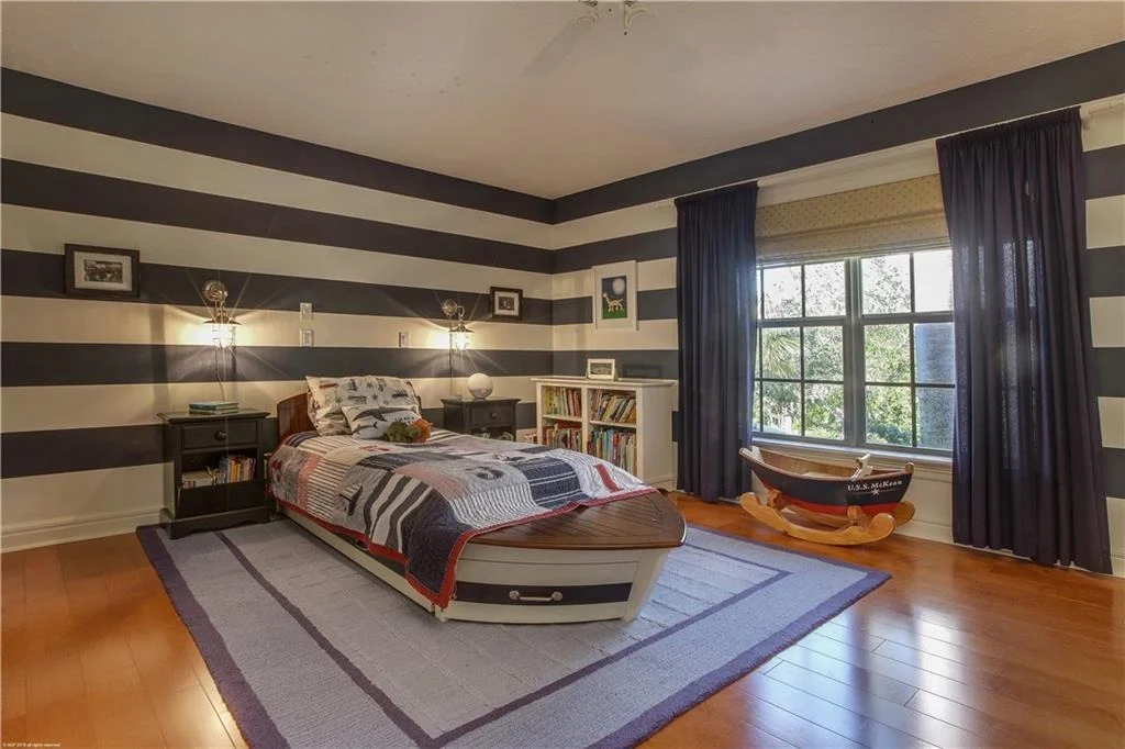Photo of 7 NE Lofting Way