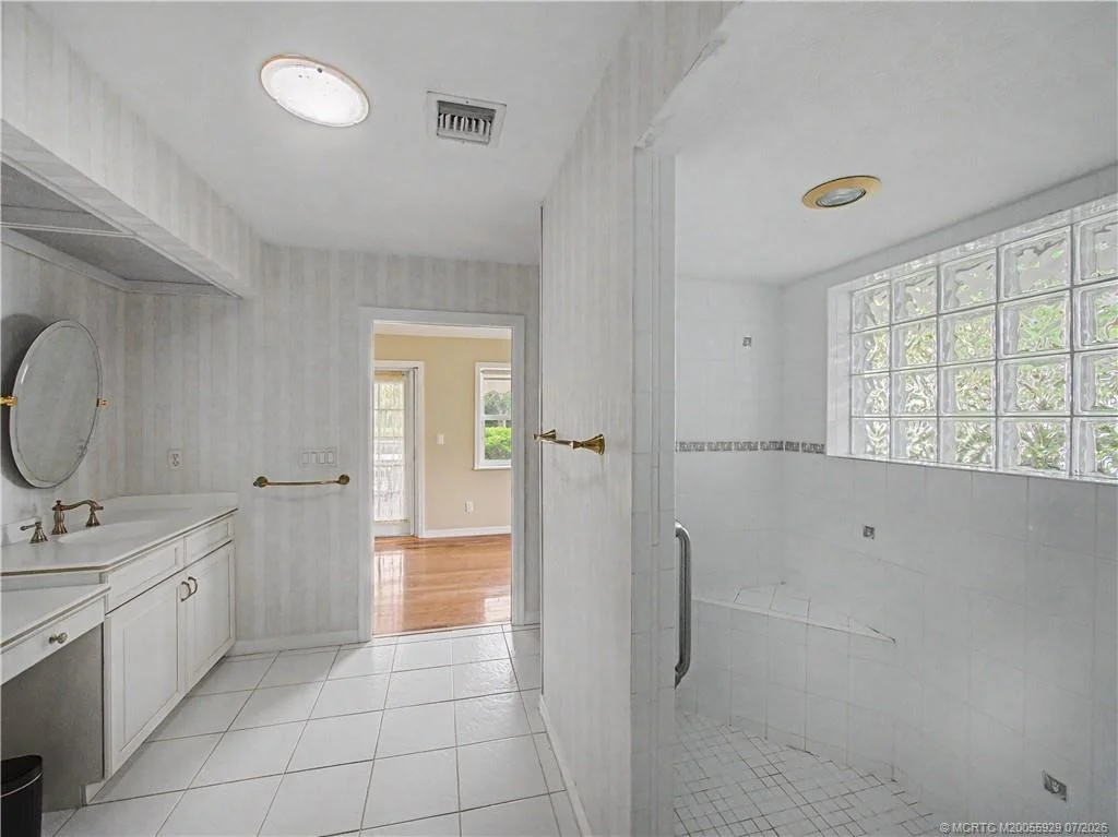 Photo of 1910 NW Cove Circle
