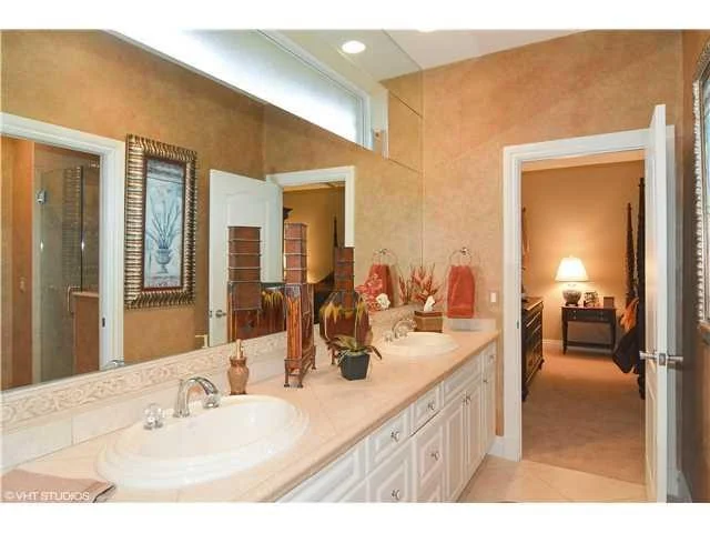 Photo of 825 SE Riverside Drive