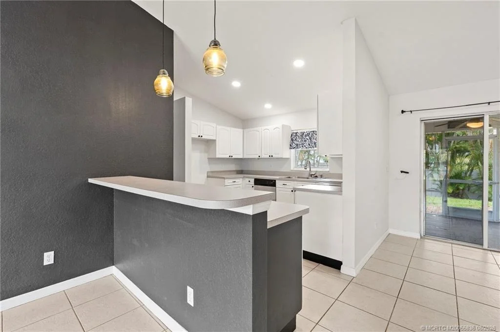 Photo of 984 NW 16th Place
