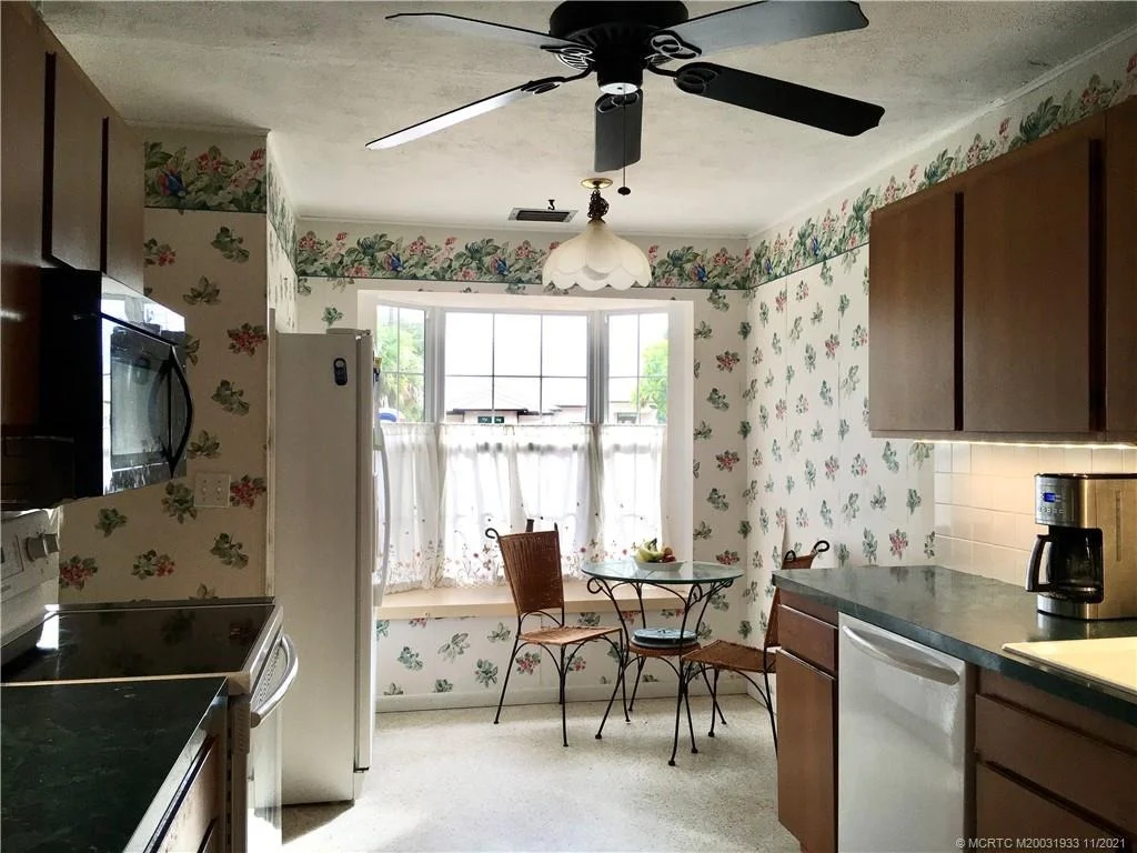 Photo of 702 NW Sunset Drive