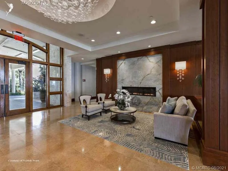 Photo of 6621 SE Harbor Circle
