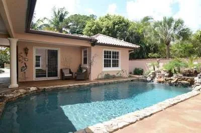Photo of 931 SE Riverside Drive