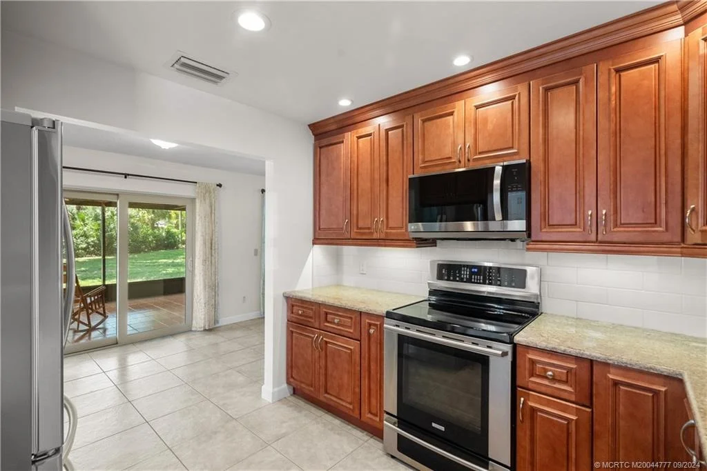 Photo of 718 SE Alamanda Circle