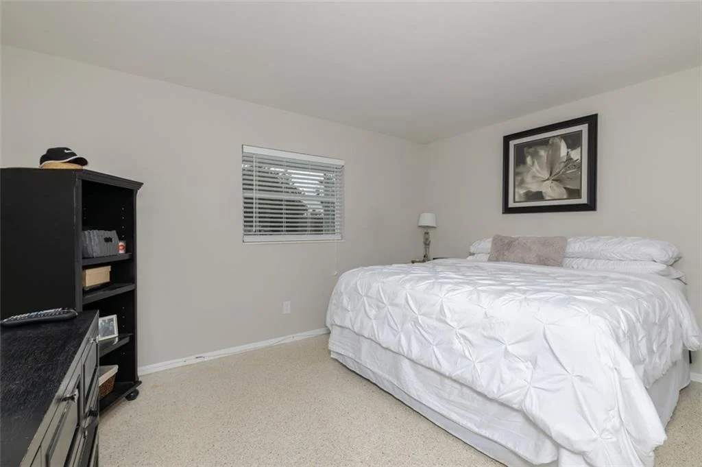 Photo of 2389 NW Sunset Boulevard