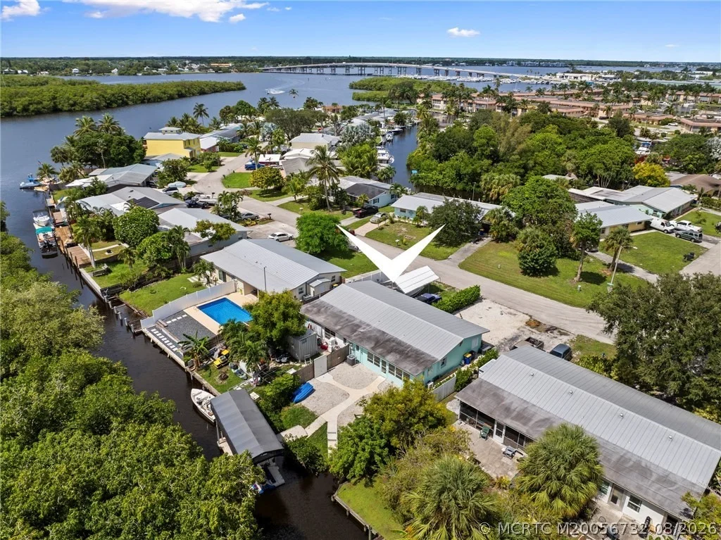 Photo of 30 SW Hideaway Place