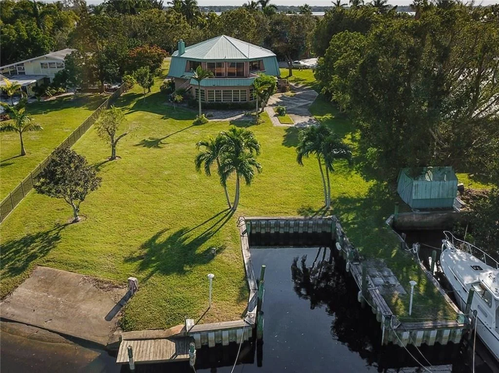 Photo of 1374 NW COCONUT POINT Lane
