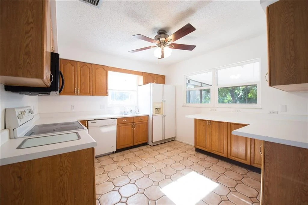 Photo of 321 SE Tressler Drive
