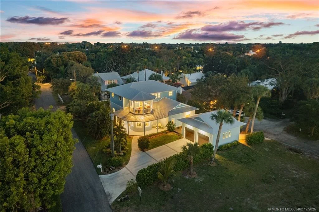 Photo of 1002 SE Riverside Drive